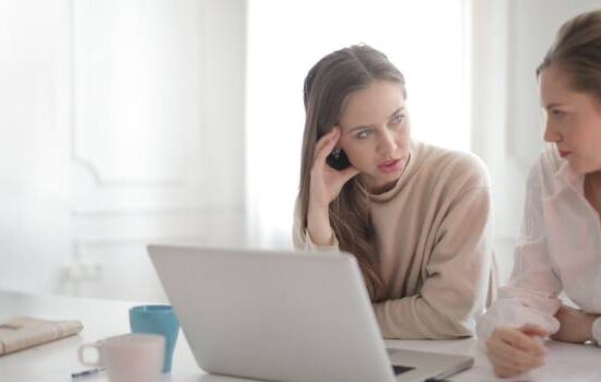 Jak napisać pierwsze CV? [wskazówki + pierwsze CV wzór]