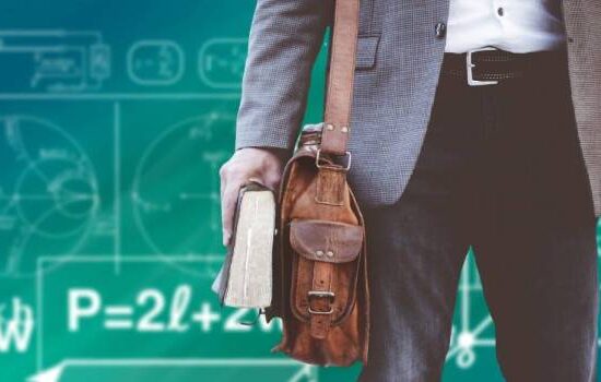 Jak napisać CV nauczyciela i list motywacyjny do pracy w szkole? – porady