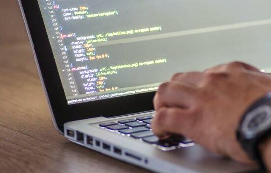 Programista – jak zostać programistą i co robi programista?