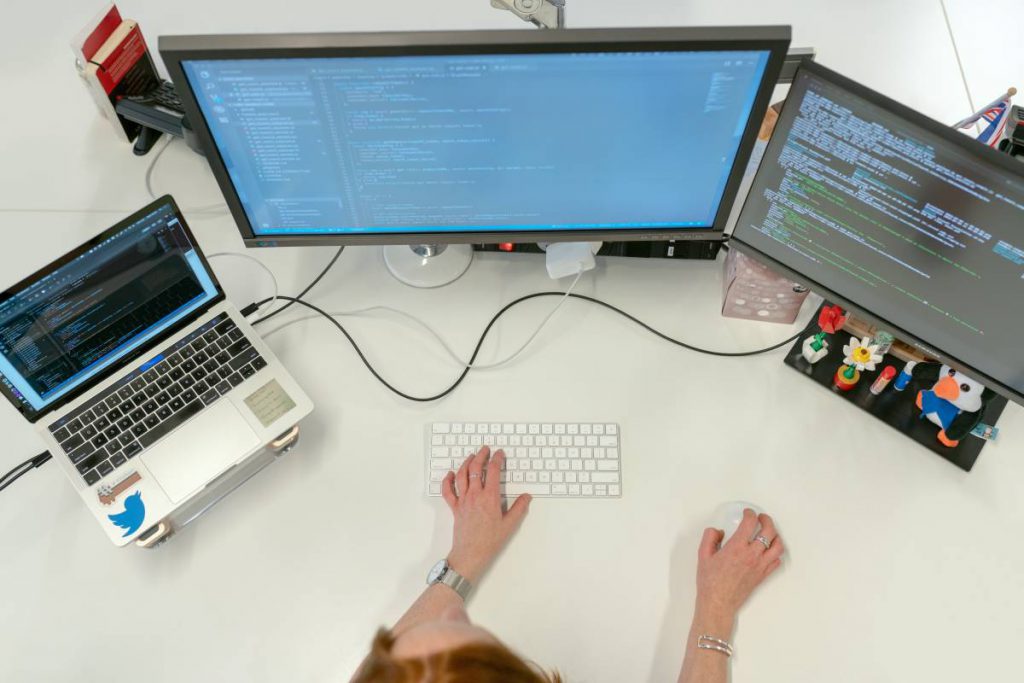 Programista – jak zostać programistą i co robi programista? - Ciekawe CV