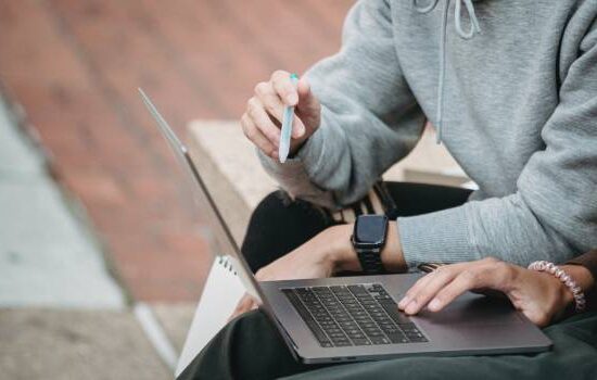 Szukam pracy za granicą, czyli gdzie znaleźć zatrudnienie i jak wygląda życie za granicą?