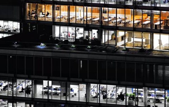 Dodatek za godziny nocne – ile wynosi dodatek za pracę w nocy? Jak liczyć godziny nocne?
