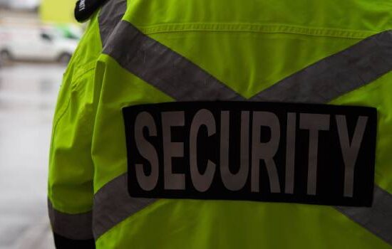 Praca w ochronie – jak zostać kwalifikowanym pracownikiem ochrony?