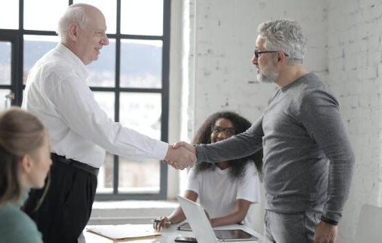 Nagroda jubileuszowa – komu i kiedy przysługuje?