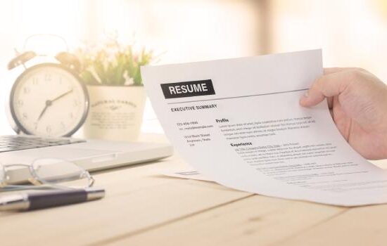 Jak opisać sekcję “o mnie” w CV? Co napisać o sobie w CV?