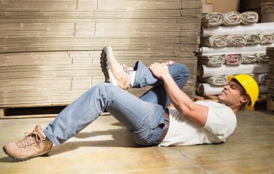 Wypadek przy pracy – jak wygląda zgłoszenie? Należne świadczenia