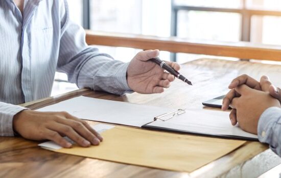 Umowa o zakazie konkurencji [wzór + omówienie] – z czym wiąże się zakaz pracy u konkurencji?