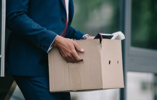 Zwolnienia grupowe 2025 – od ilu osób? Czy należy się odprawa?