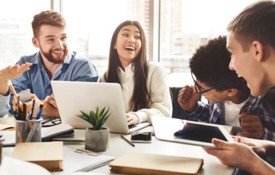 Studia zaoczne (studia niestacjonarne) – elastyczność edukacji dla pracujących i nie tylko